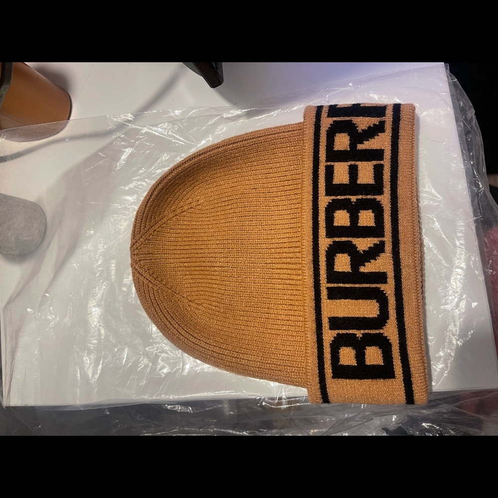 orange/mustard burberry hat